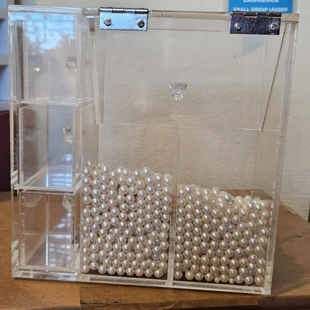 Clear Acrylic Makeup Brush Storage And Organizer with Pearl Accents - Picture 6 of 9